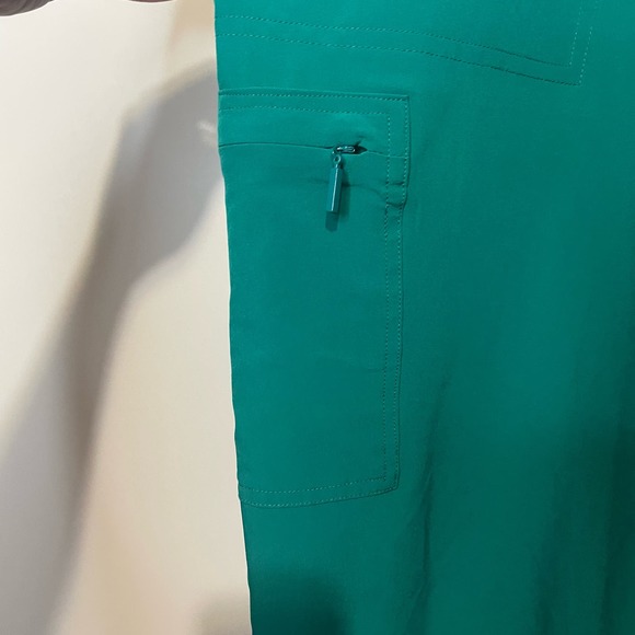 Chico's Zenergy Women's Chic360 Woven Joggers Jade Green size 3 - Picture 6 of 8